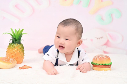 海宁宝宝在妈妈肚子里